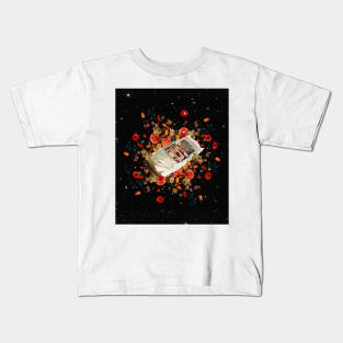 Bloom in the stars Kids T-Shirt